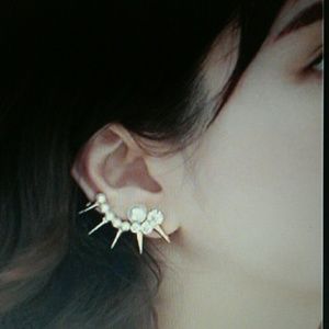 Stylish Pearl Cuff and Stud Earrings New with tag